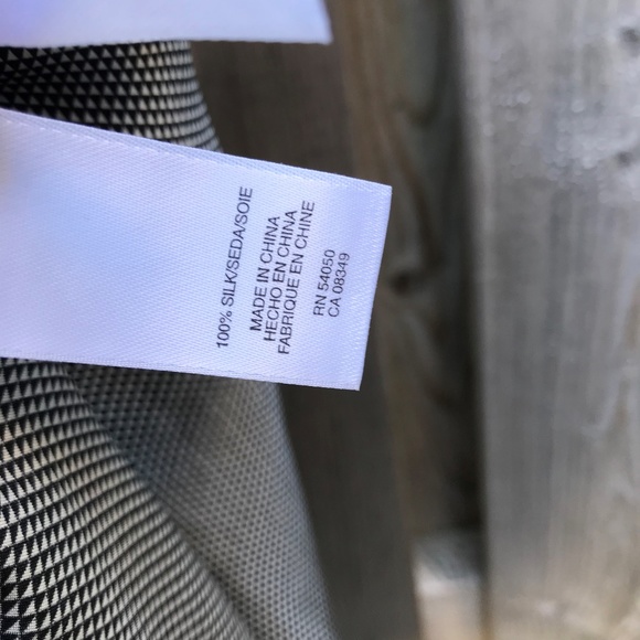 JONES NEW YORK TIE NECK SLEEVELESS TOP 100% SILK - Picture 5 of 5